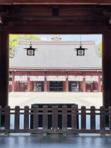 橿原神宮外拝殿御から見る内拝殿