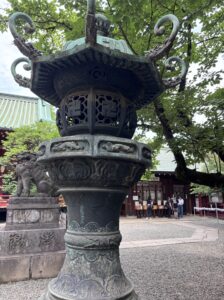 根津神社卍灯籠