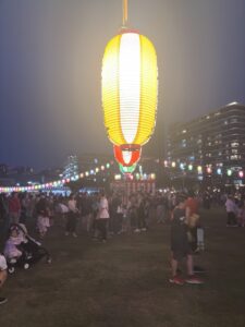 晴海の盆踊りの提灯と櫓