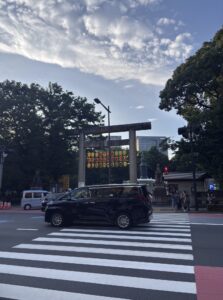 靖国神社の南門、九段坂駅2番出口からのアクセス