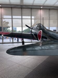 靖国神社の遊就館の1階は無料で零戦や汽車がみれます