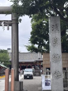 浅草神社の鳥居