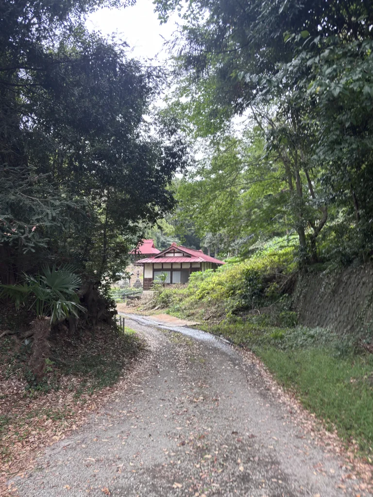 木曽三社神社の手前、最後の分かれ道の先の脇道